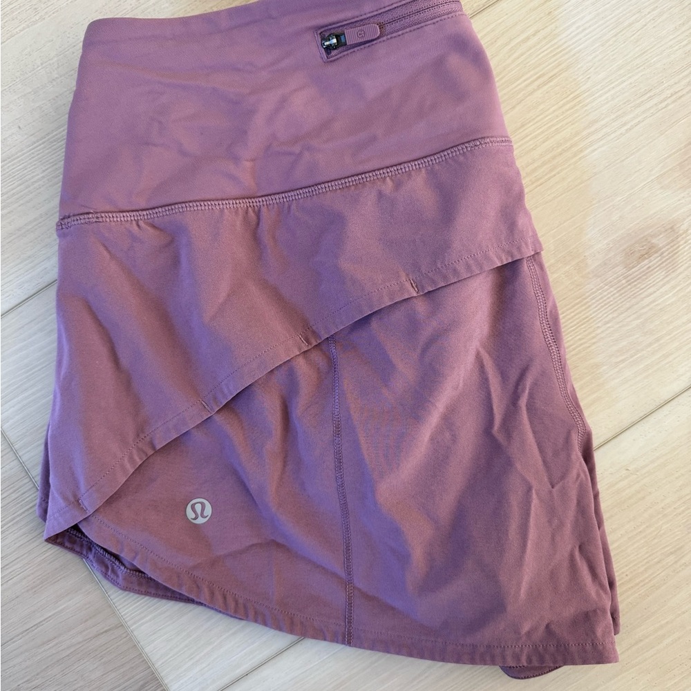 Size 8 dusty rose Lululemon high rise, 2.5 speed up shorts.